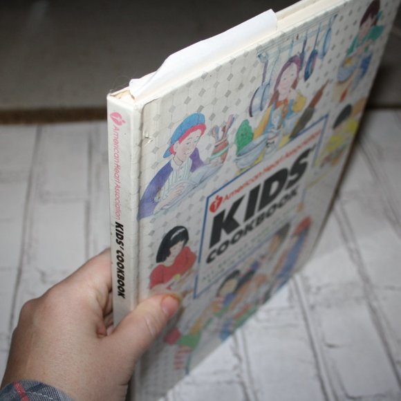 1993 Kids' Cookbook American Heart Association (BL) - Picture 2 of 4